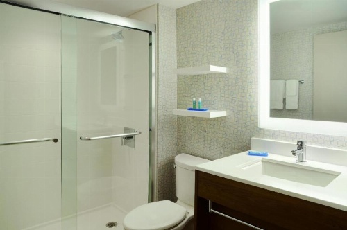 Holiday Inn Express Toronto Downtown image 11