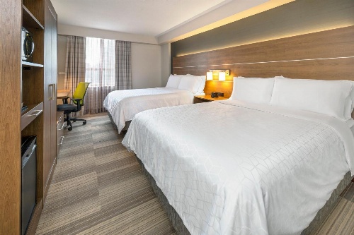 Holiday Inn Express Toronto Downtown image 4