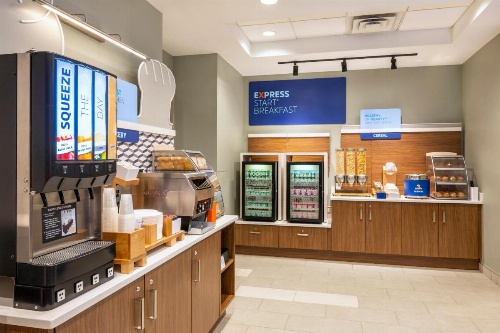 Holiday Inn Express Toronto Downtown image 6